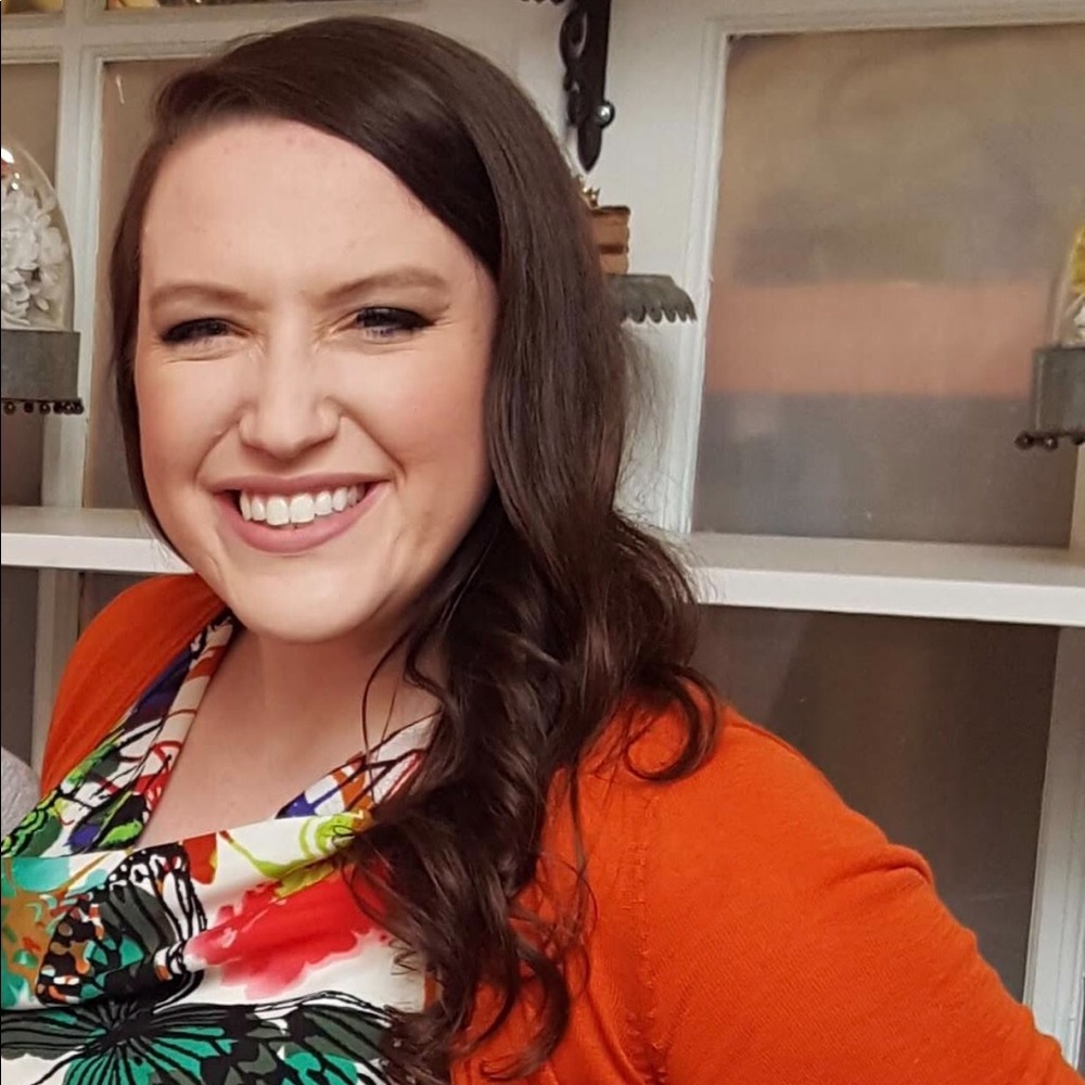 Meet your Posher, Erin - Picture 1 of 1